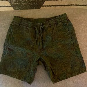 Bonbobos green, drawstring shorts. Size 31 waste. 7 inch inseam. Good condition.